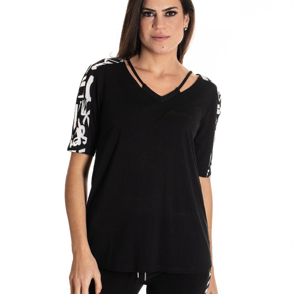 VECCELI Italy Women's Milano Fabulous Luxe Neck Novelty Detail Top Fashion Tee